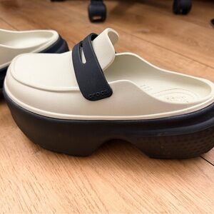 CROCS Women's Cream and Black Mules